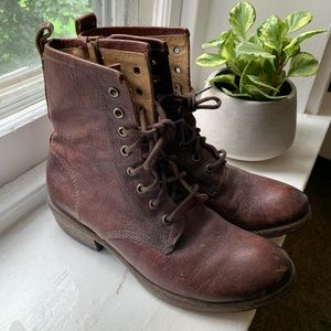Frye lace up boot size 6